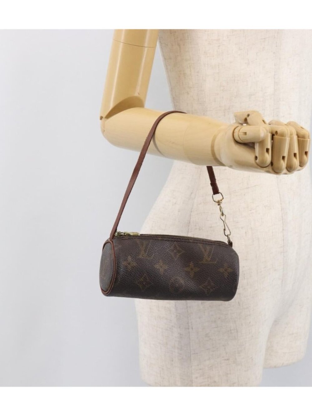 LOUIS VUITTON Monogram Papillon Pouch - Picture 16 of 16